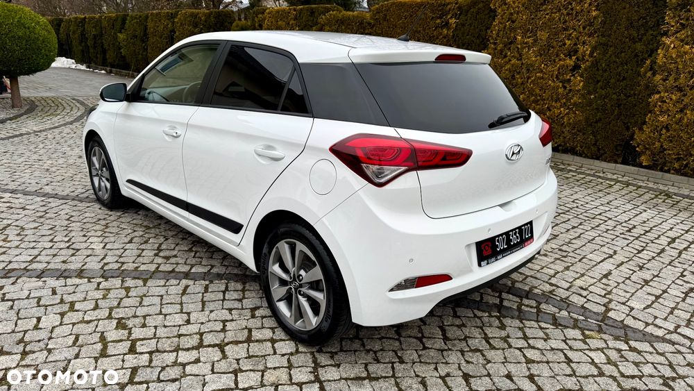 Hyundai i20 blue 1.2 Trend - 9