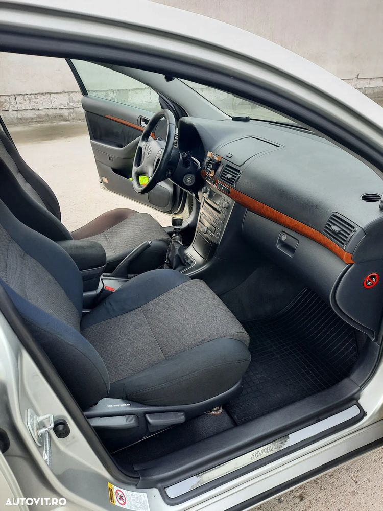 Toyota Avensis 2.2 D-4D Sedan Sol - 7