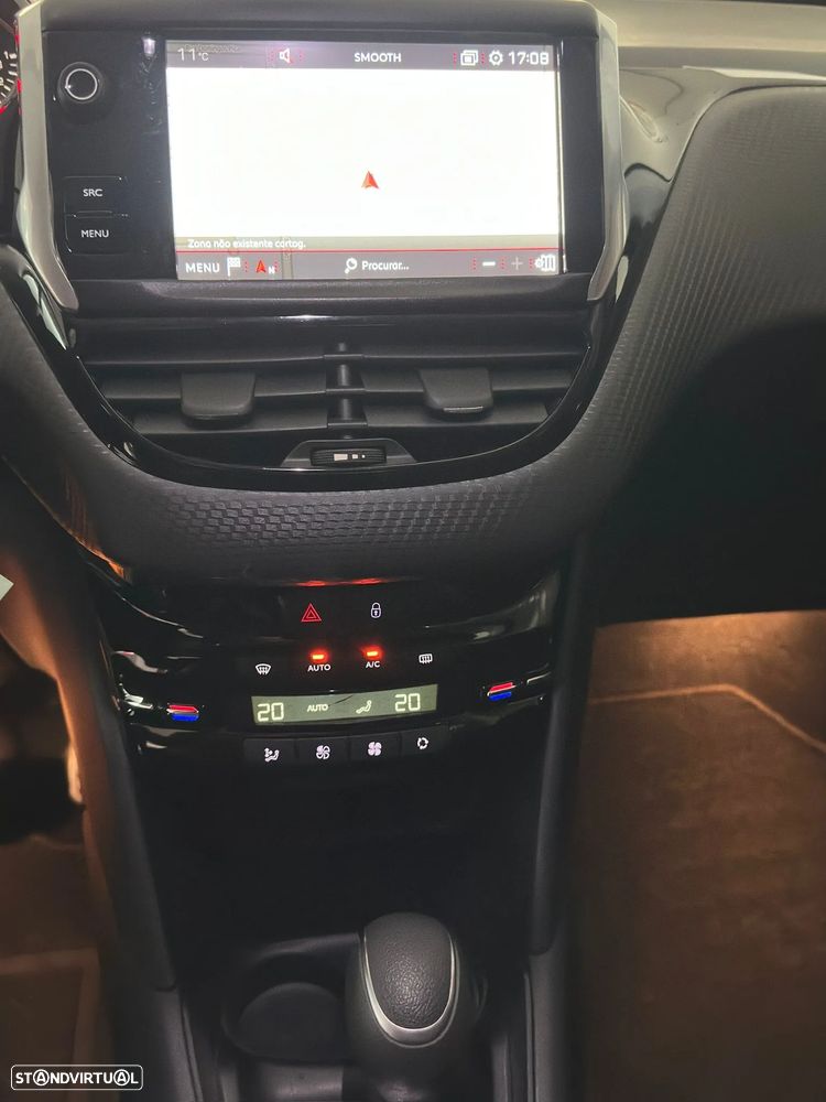 Peugeot 208 1.2 PureTech GT Line EAT6 - 12