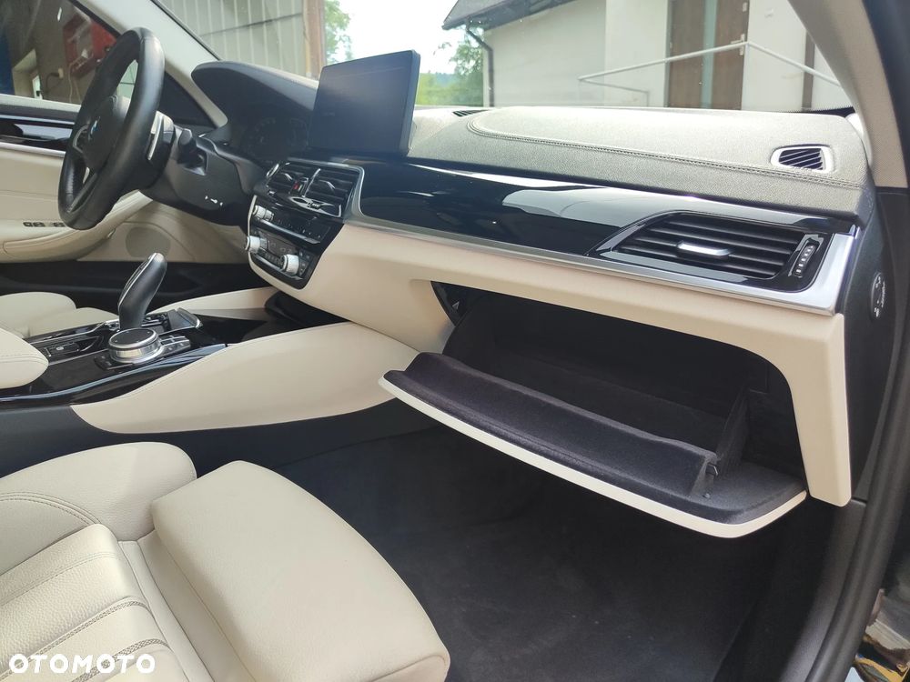 BMW Seria 5 518d mHEV Luxury Line - 16