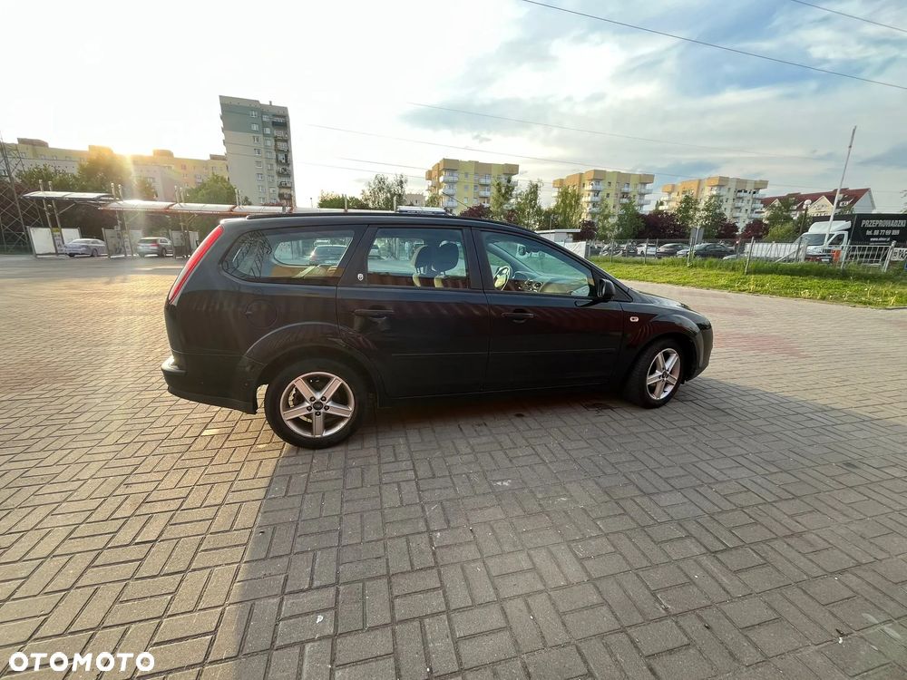 Ford Focus 1.6 TDCi Ghia - 4