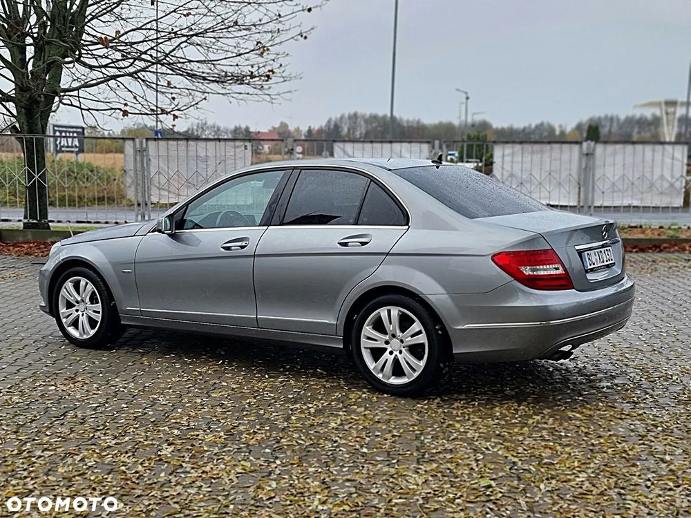 Mercedes-Benz Klasa C 180 CGI BlueEFFICIENCY Avantgarde - 9