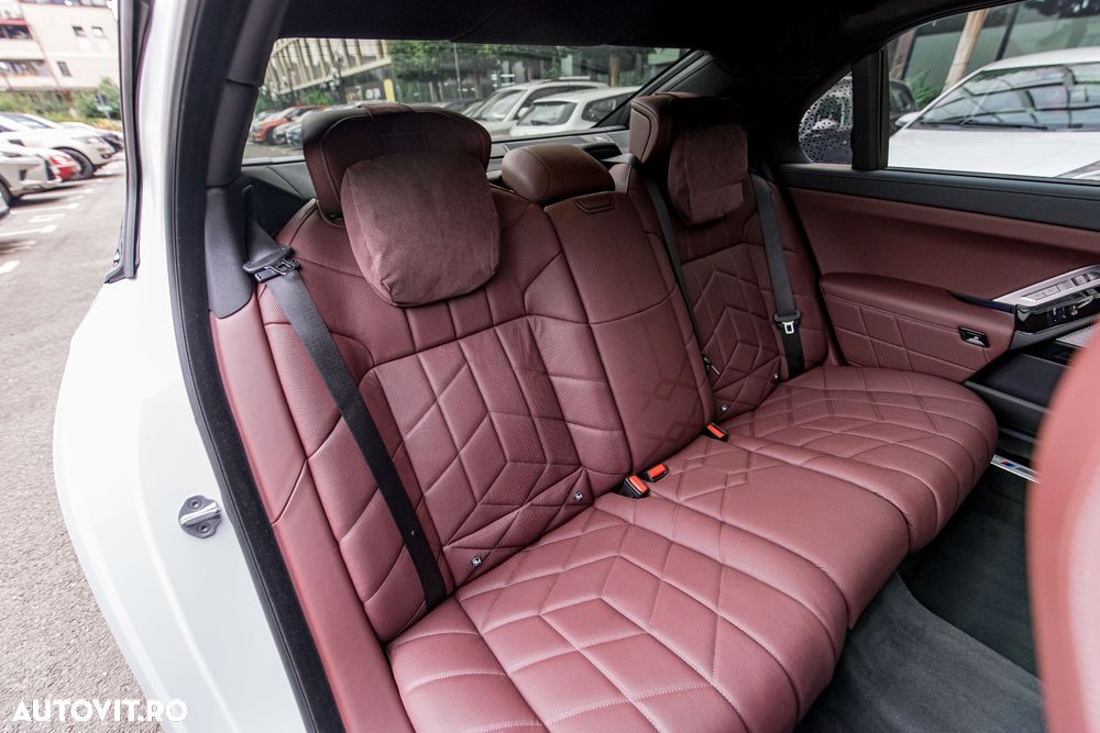 BMW Seria 7 740d xDrive MHEV - 14