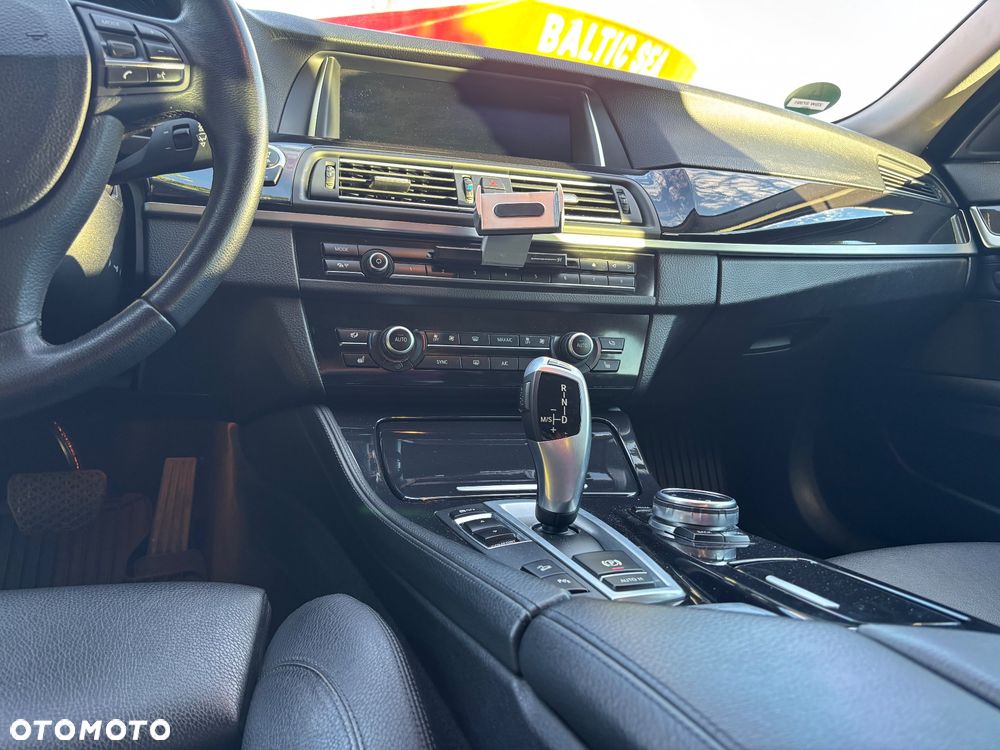 BMW Seria 5 525d xDrive - 19