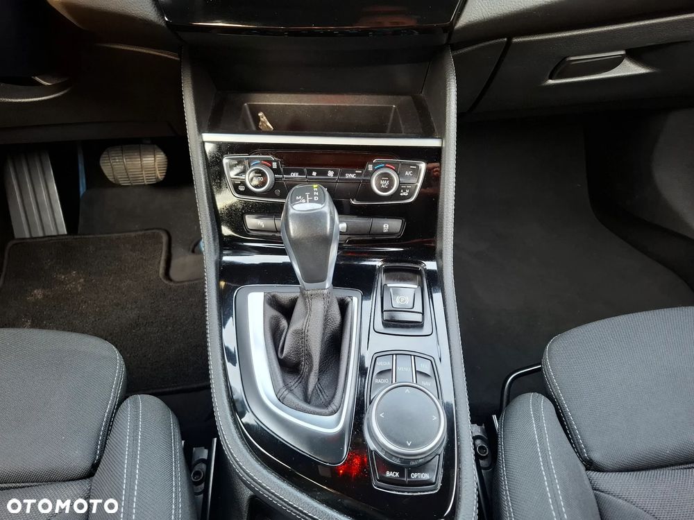 BMW Seria 2 218d GT Luxury Line sport - 23