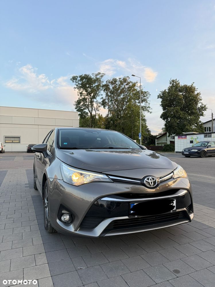 Toyota Avensis - 1