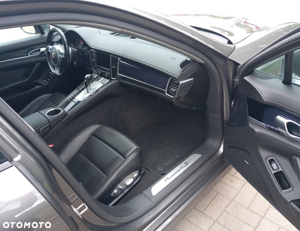 Porsche Panamera S - 10