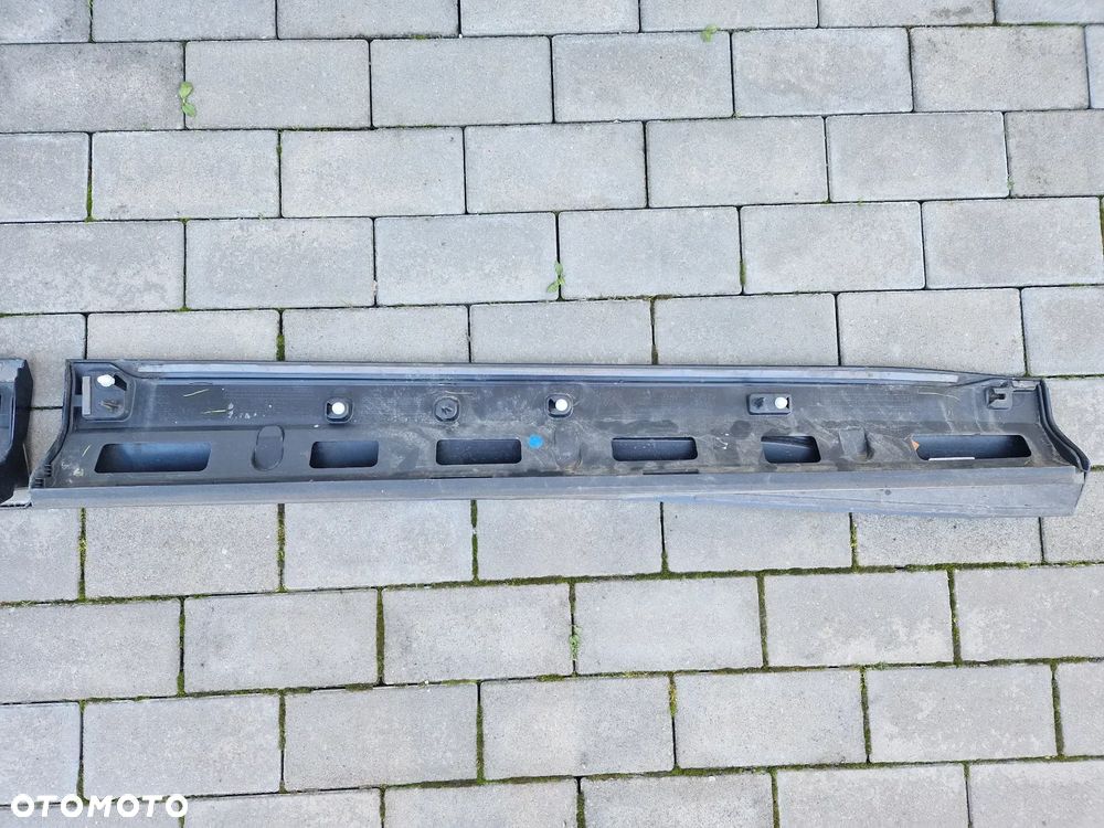 LISTWY DRZWI PRZEDNICH LEWYCH + TYLNYCH LEWYCH AUDI Q3 II 2017-- - 12