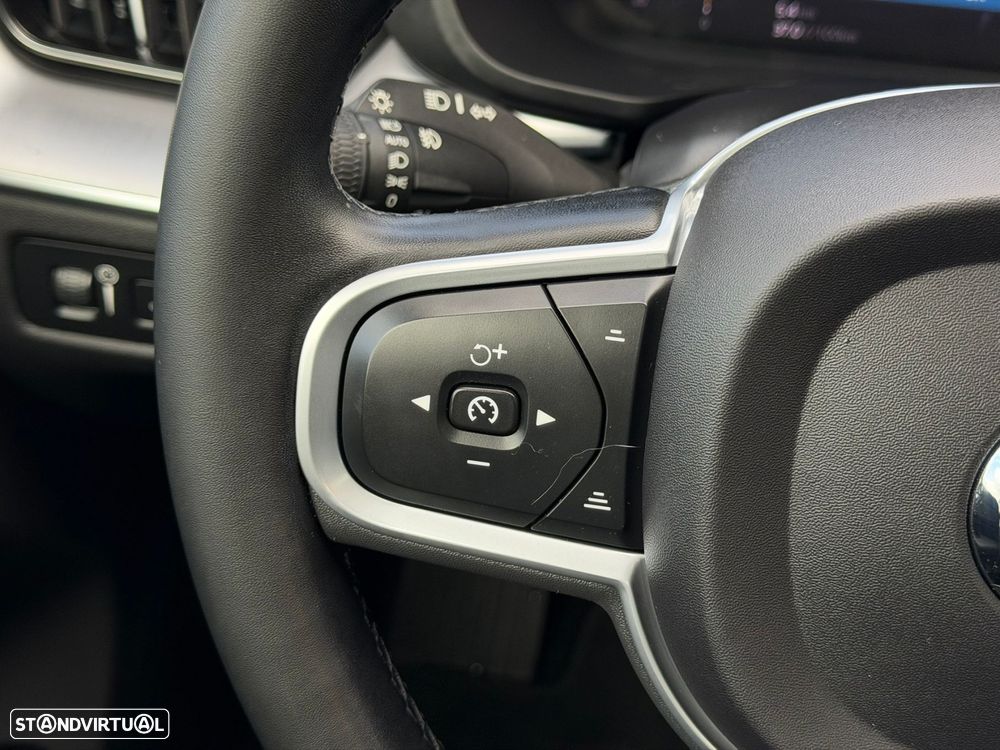 Volvo XC 60 2.0 T6 PHEV Inscription Expression AWD - 32