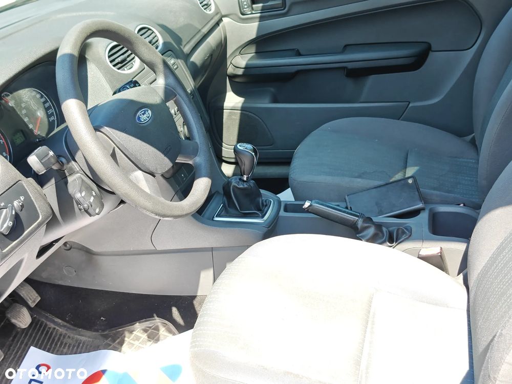 Ford Focus 1.4 Trend + - 7