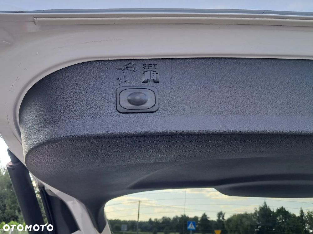 Ford Kuga 2.0 TDCi 2x4 Titanium - 24