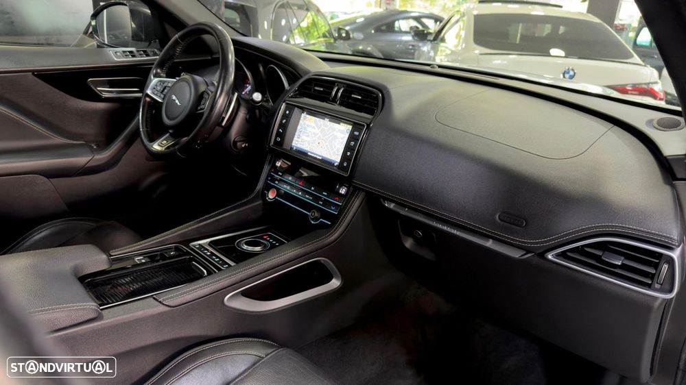 Jaguar F-Pace 2.0 i4D R-Sport AWD Aut. - 45