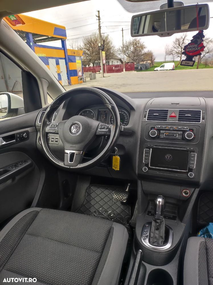 Volkswagen Touran 2.0 TDI DPF BlueMotion Technology DSG Highline - 16