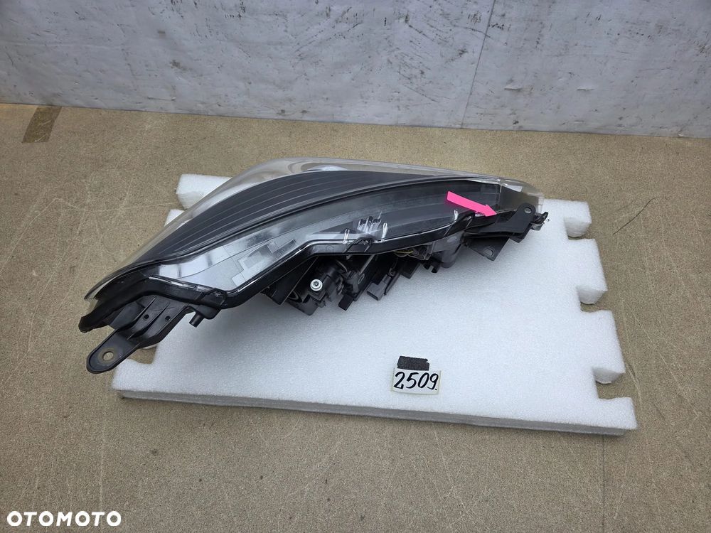 Toyota Yaris III 3 lift 17-20r lampa lewy lewa przód przednia - 6