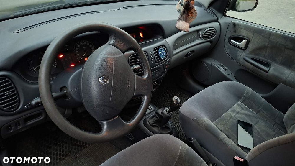 Renault Megane 1.6 - 9