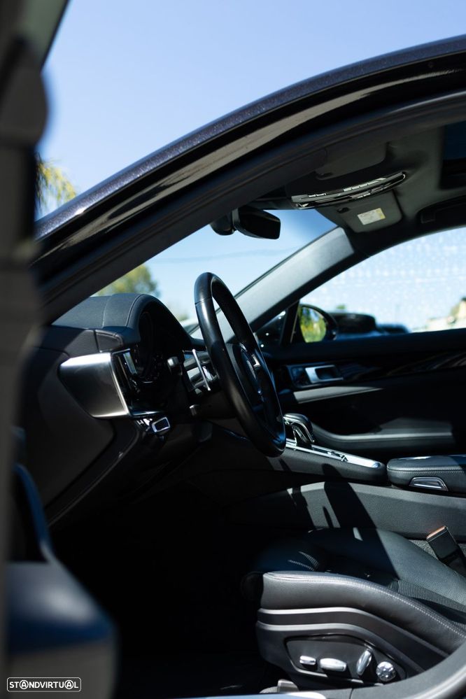 Porsche Panamera Sport Turismo 4 E-Hybrid - 17