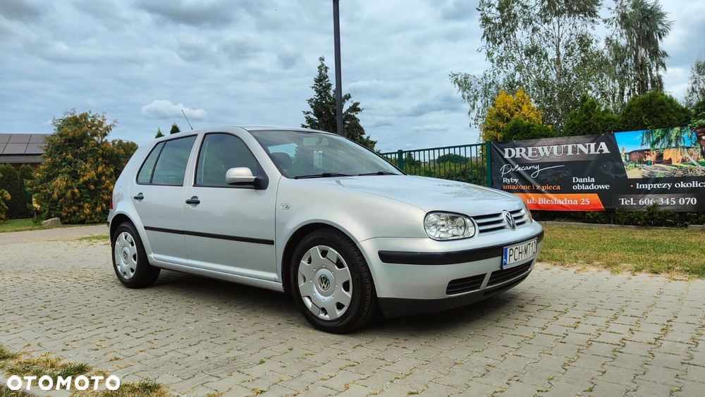 Volkswagen Golf - 1