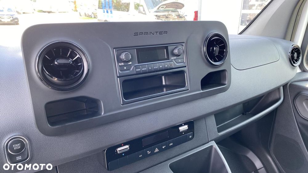 Mercedes-Benz eSprinter - 12