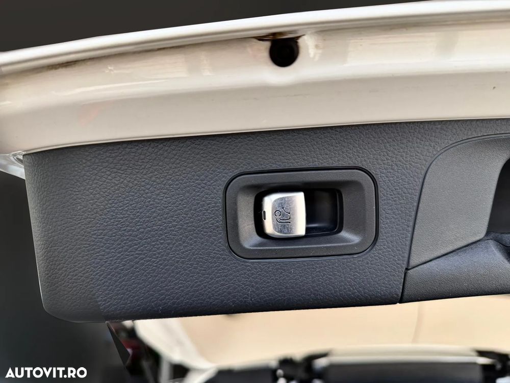 Mercedes-Benz GLC 300 de 4Matic 9G-TRONIC - 24