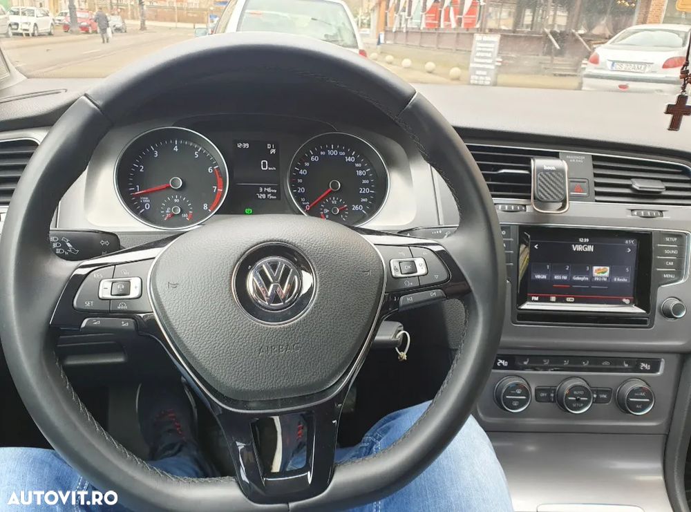 Volkswagen Golf - 6