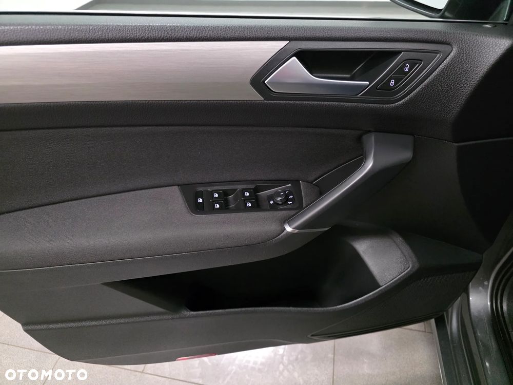 Volkswagen Touran - 23