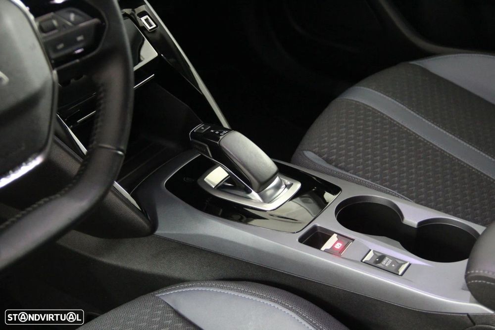 Peugeot e-2008 - 8