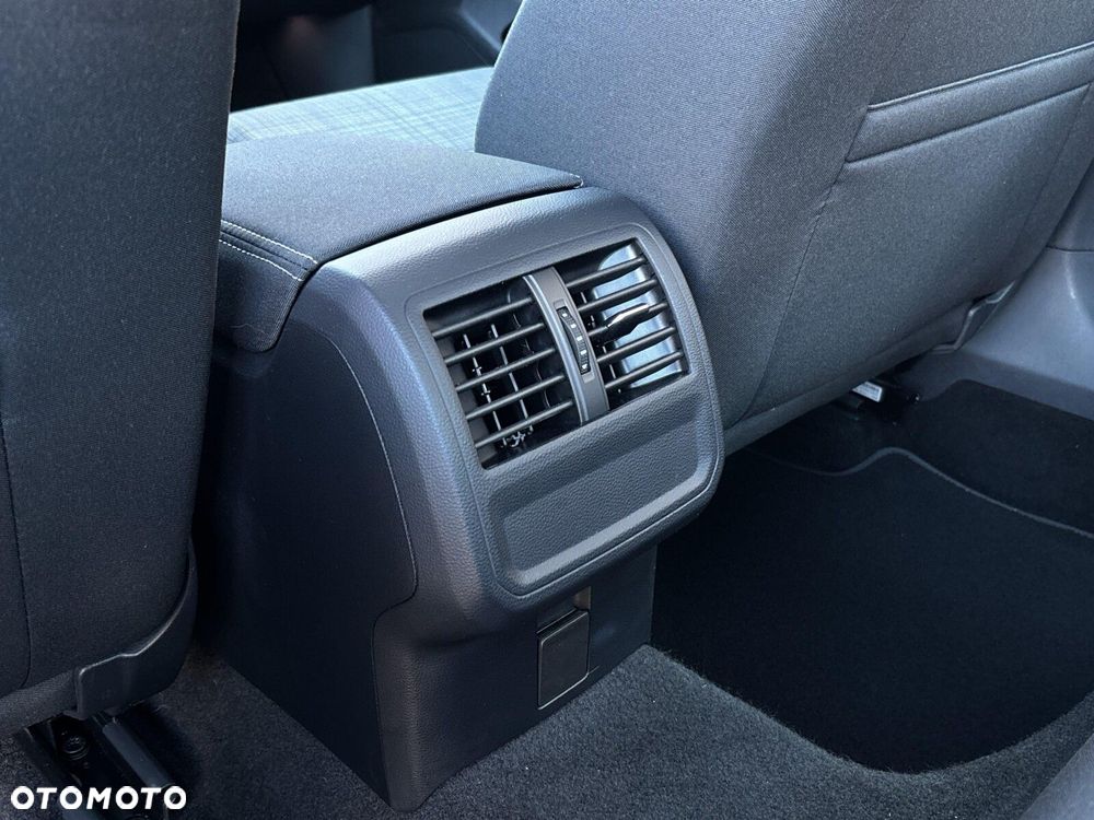 Volkswagen Passat - 15