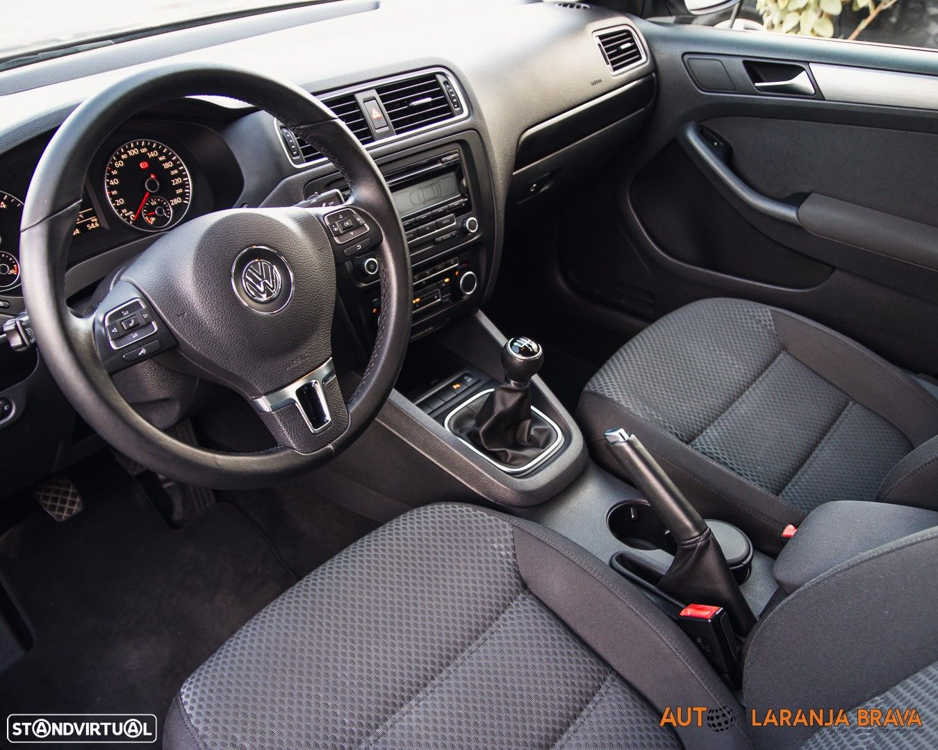 VW Jetta 1.6 TDi Confortline - 23