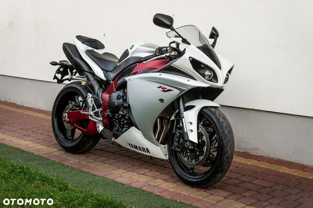 Yamaha R1 - 1