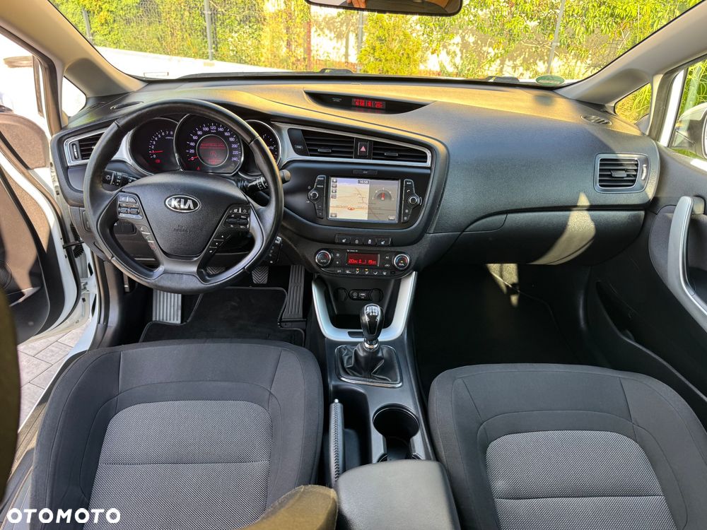 Kia Ceed 1.4 CVVT ISG Dream Team Edition - 25