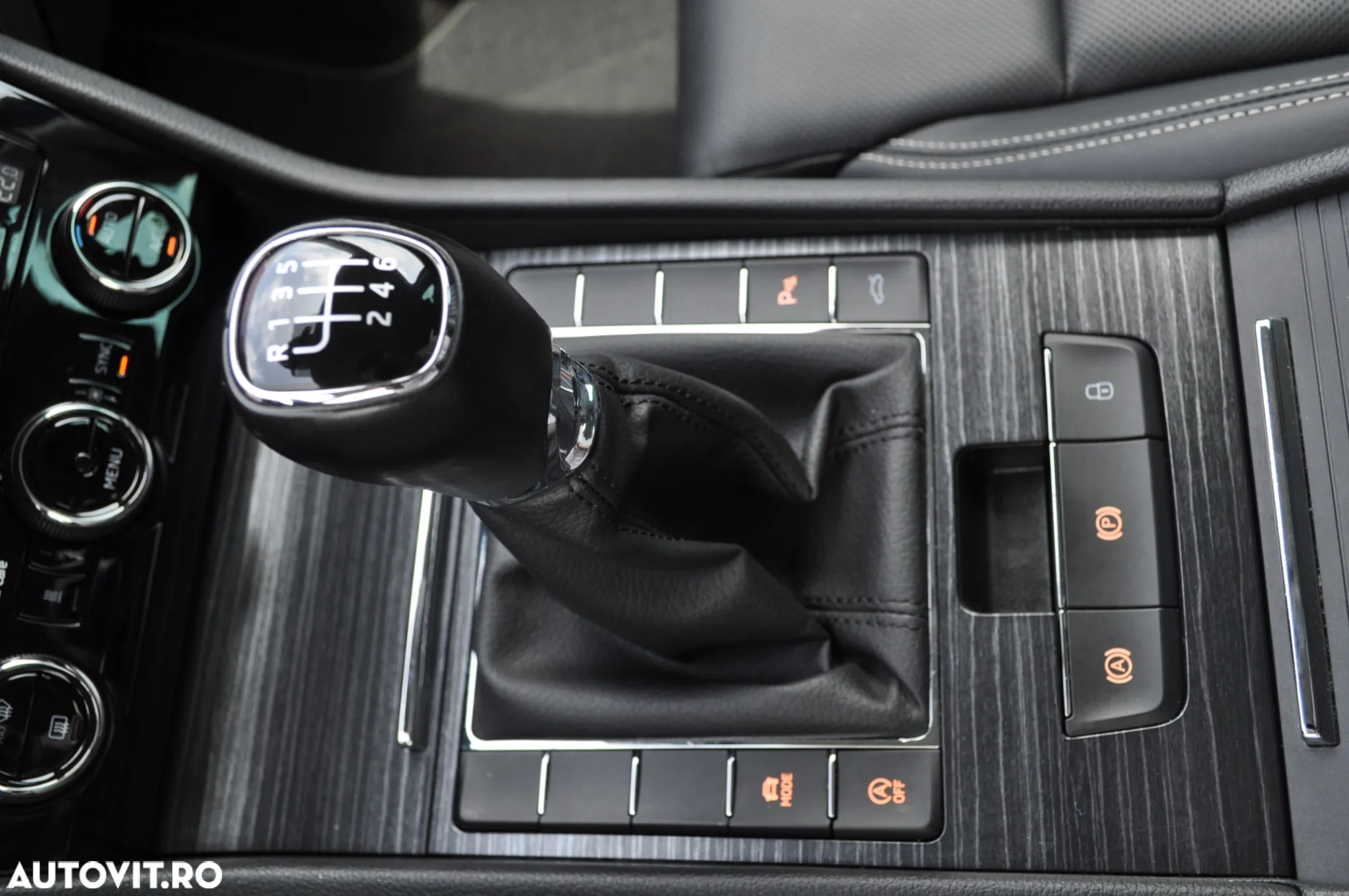 Skoda Superb 2.0 TDI Style - 38