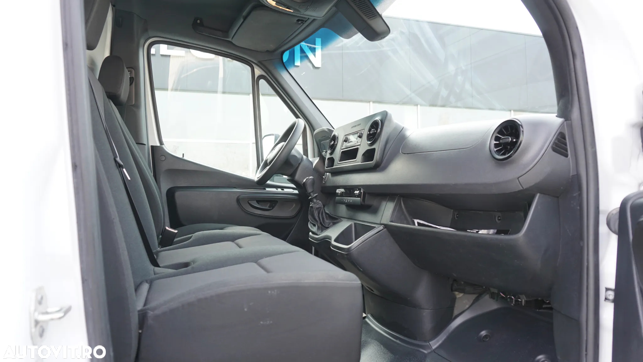 Mercedes-Benz Sprinter - 17