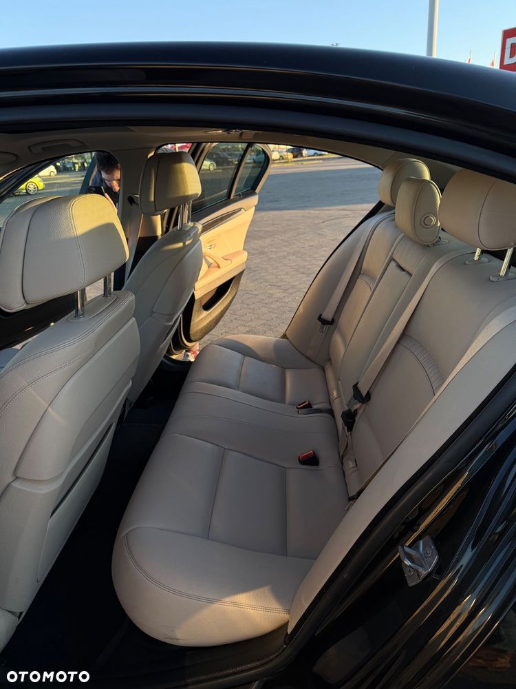 BMW Seria 5 525d Luxury Line - 8