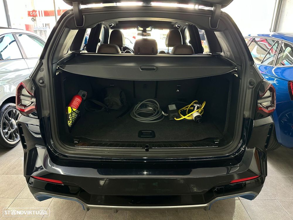 BMW iX3 M Sport Impressive - 13