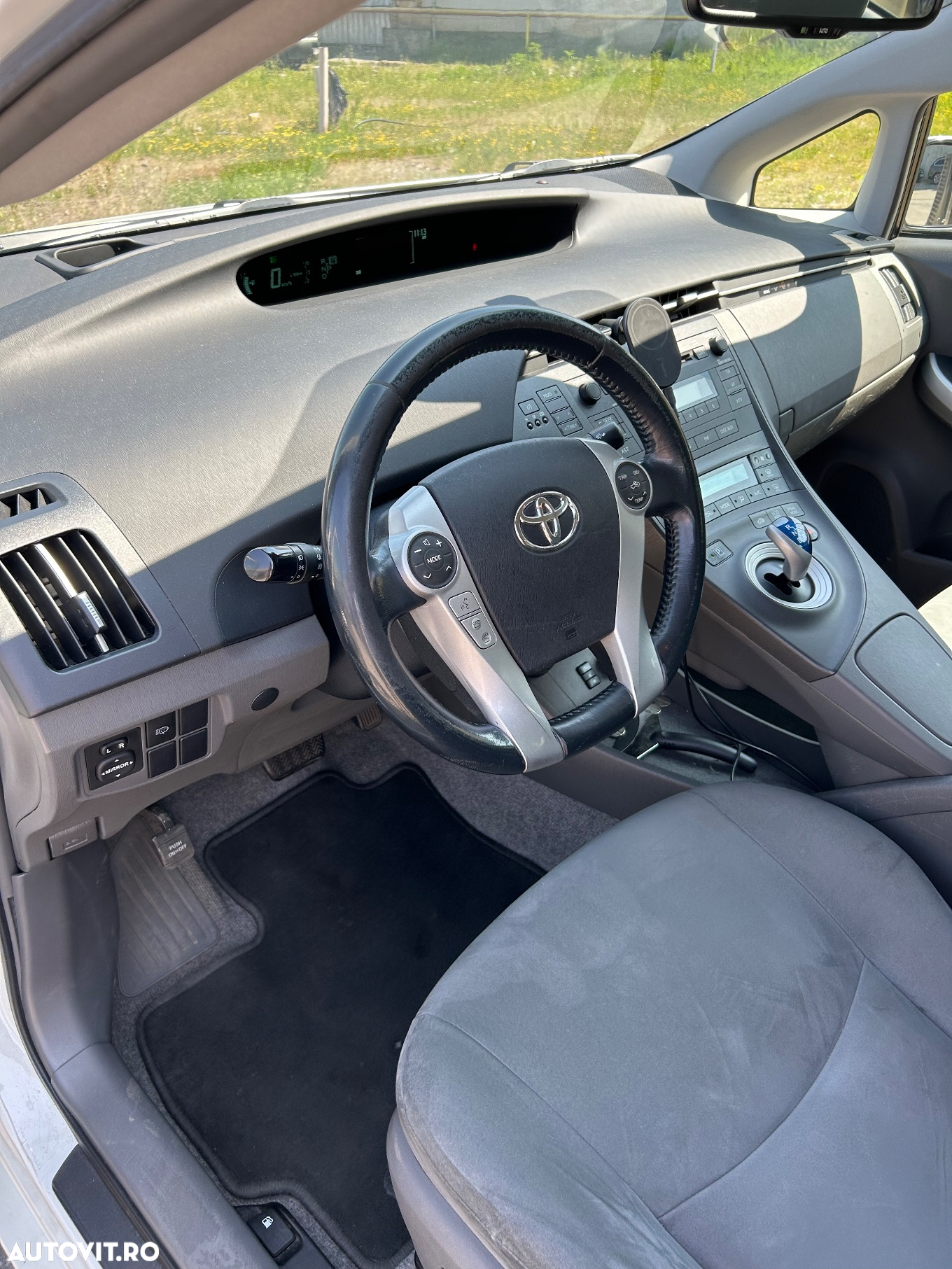 Toyota Prius (Hybrid) Sol - 8