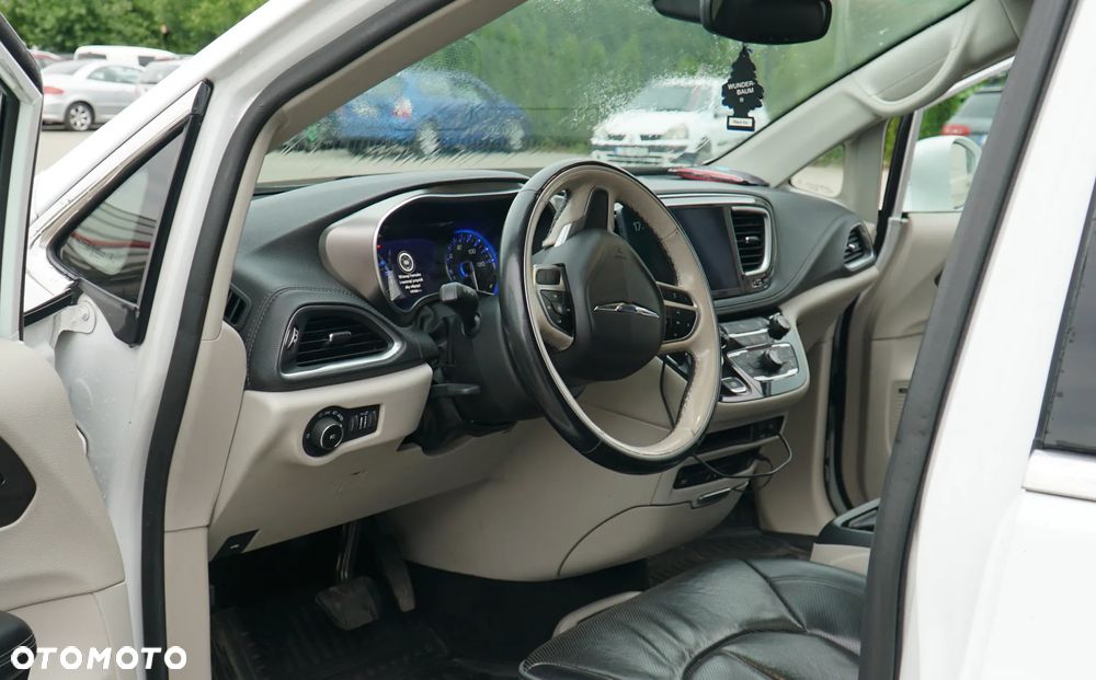 Chrysler Pacifica - 5