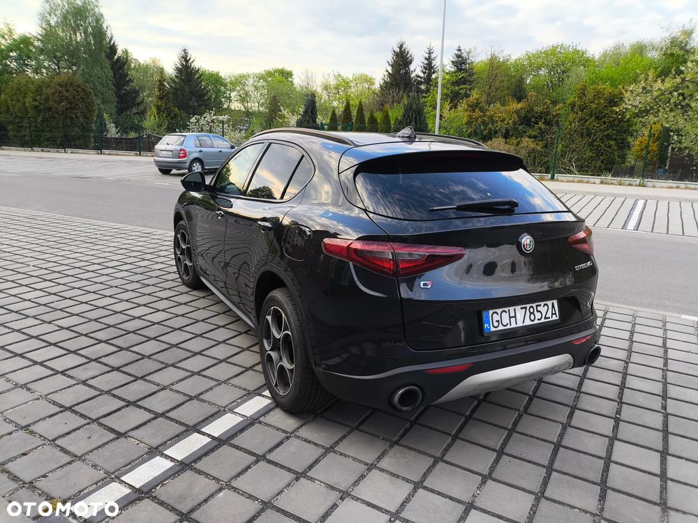 Alfa Romeo Stelvio 2.0 Turbo 16V AT8-Q4 Ti - 4
