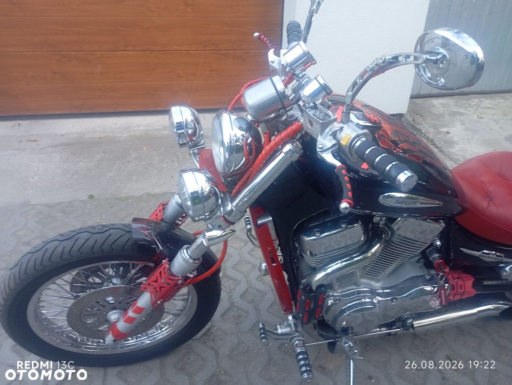 Suzuki Intruder - 1