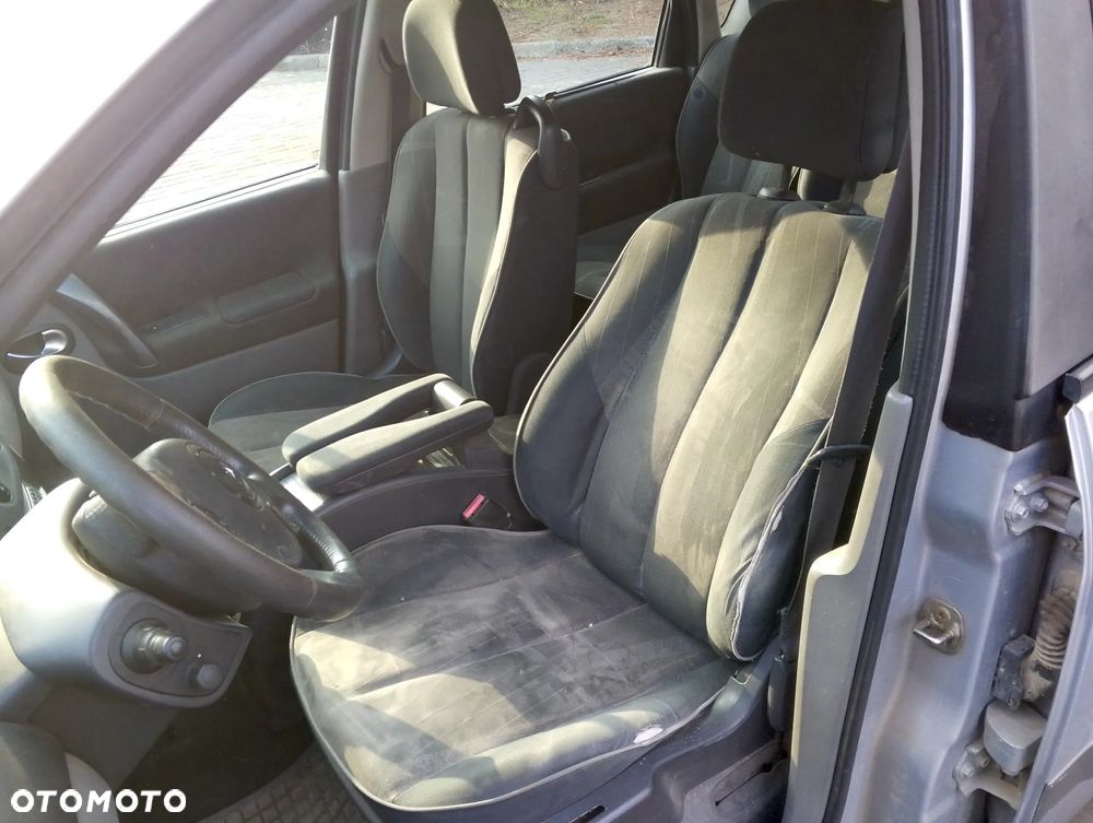 Renault Megane Scenic II (03-06r.) 1.6B 112KM. Silnik K4M 782 (K4M782),  K4M 761 (K4M761)  Skrzynia JR5 104 (JR5104),  8200210038,  A040566   lakier TEA19.Cały na części. GWARANCJA !!! Przód Tył Zestaw Komplet Drzwi Klapa Zderzak Błotnik Maska Grill Atrapa Szyba Pas Lampa Lusterko Boczki Fotel Kanapa Kokpit Deska Rozdzielcza Przełącznik Włącznik Sterownik Przewody Wiązka Instalacja Moduł Komputer Czujnik Listwa Pompa Alternator Wtryski Głowica Rozrusznik Kompresor Sprzęgło Dwumas Silnik Skrzynia ABS Klimatyzacji Paliwa Wspomagania Kolektor Turbina Przepustnica Zawór Chłodnica Koło Hak Belka Sanki Zawieszenie Mcpherson Półoś Amortyzator Wydech Tłumik Zacisk Most - 5