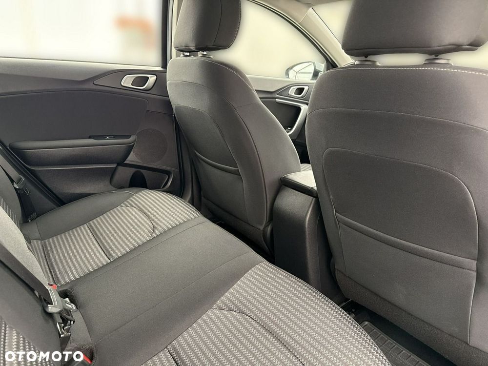 Kia Ceed - 24