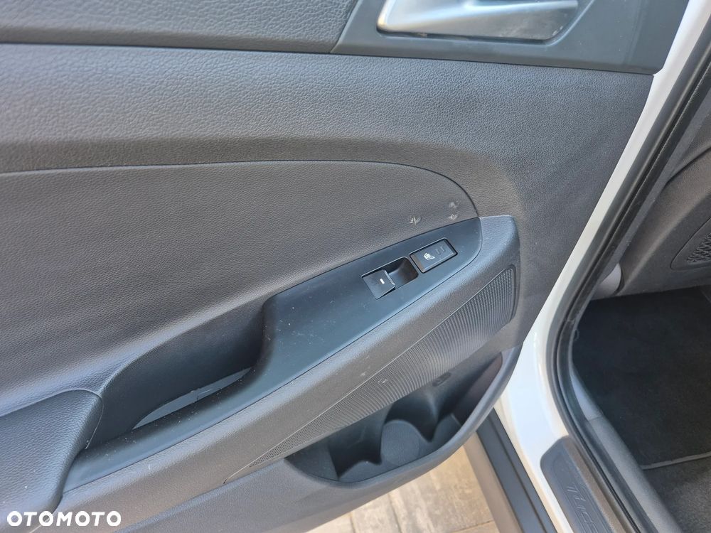 Hyundai Tucson blue 1.7 CRDi 2WD DCT Premium - 9