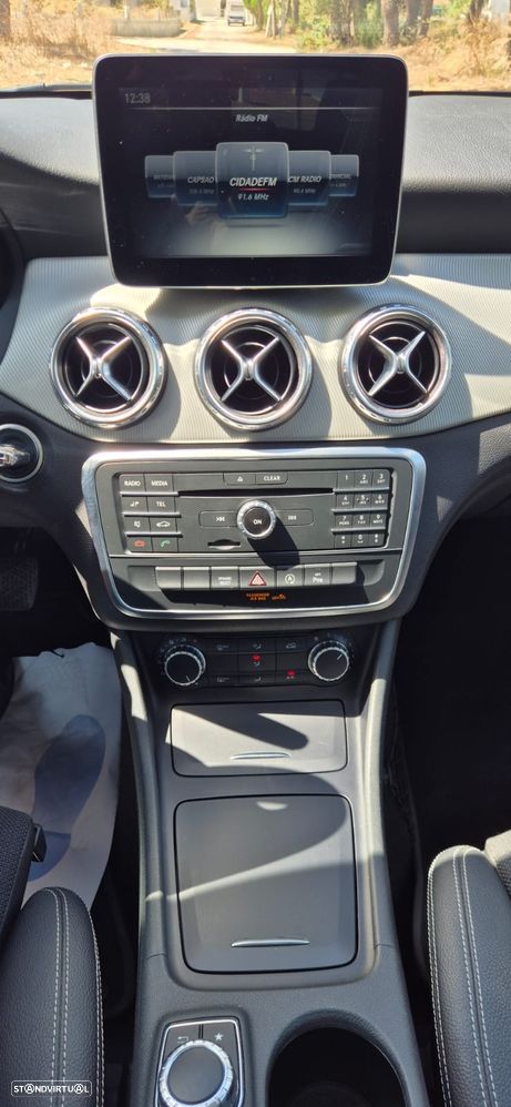 Mercedes-Benz GLA 180 d Aut. - 10