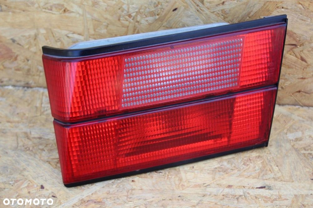 Lampa tylna w klapę PRAWA BMW e34 sedan 1384012 - 1