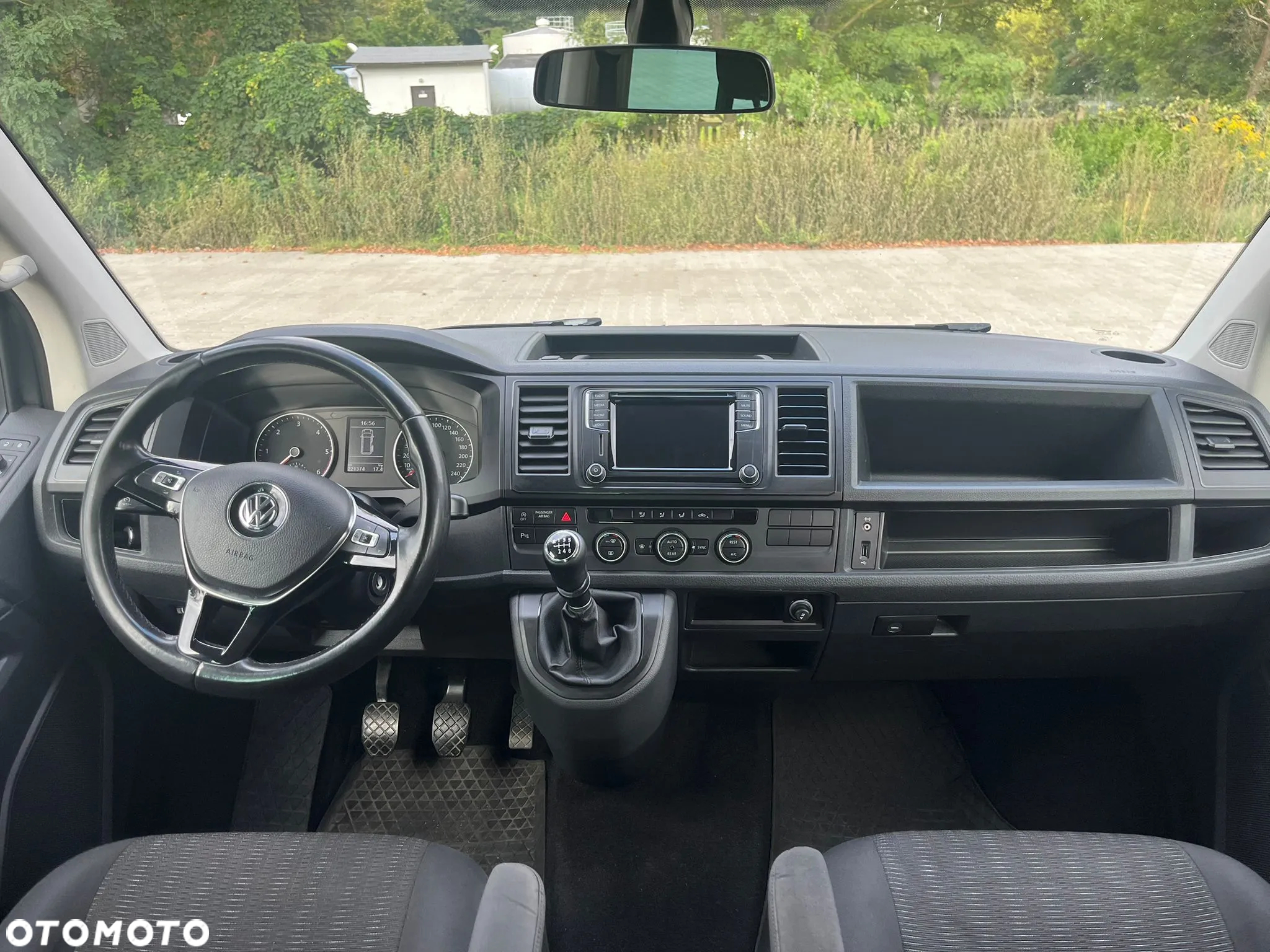 Volkswagen Caravelle 2.0 TDI L2 Comfortline - 8