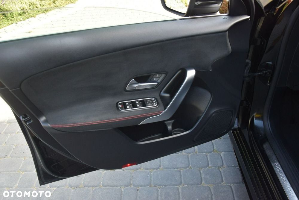 Mercedes-Benz Klasa A 180 AMG Line - 29