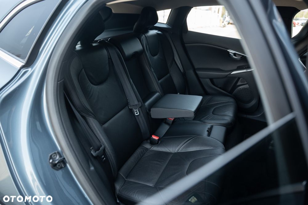 Volvo V40 T3 - 36