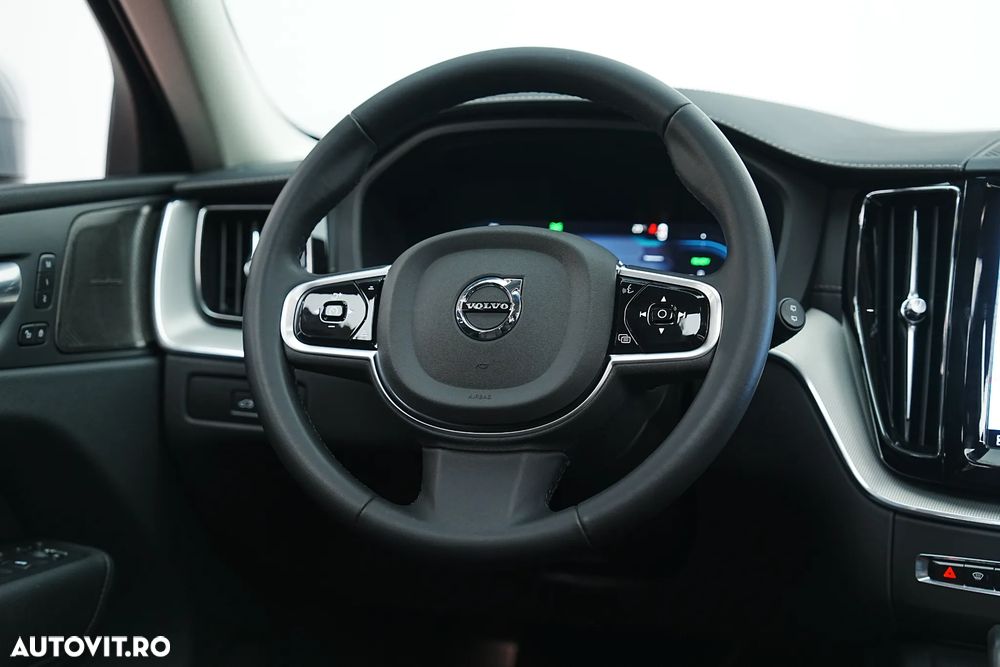 Volvo XC 60 T6 AWD Ultra Dark - 24