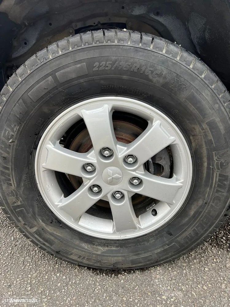 Mitsubishi L200 2.5 DI-D Club Invite AC 3L 4WD - 5