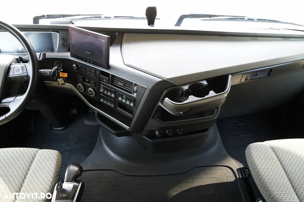 Volvo FH 500 / XXL / I-SAVE / LOWDECK / MEGA / I-PARK COOL / TV / JANTE DIN ALIAJ / CONTRACT DE REPARAȚIE POST-SERVICE - 31