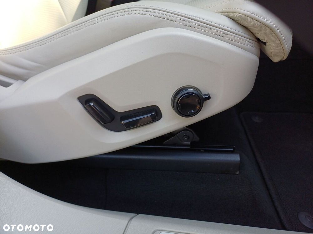 Volvo XC 60 B5 D AWD Inscription - 26